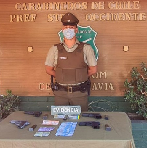 Cuatro pistolas y munición son sacados de circulación tras la detención de tres sujetos en Cerro Navia