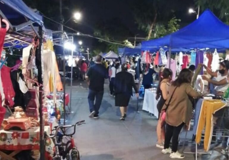 "Muchos de nosotros estamos sin trabajo": Vecinos realizan Ferias Navideñas Populares en Cerro Navia y Pudahuel