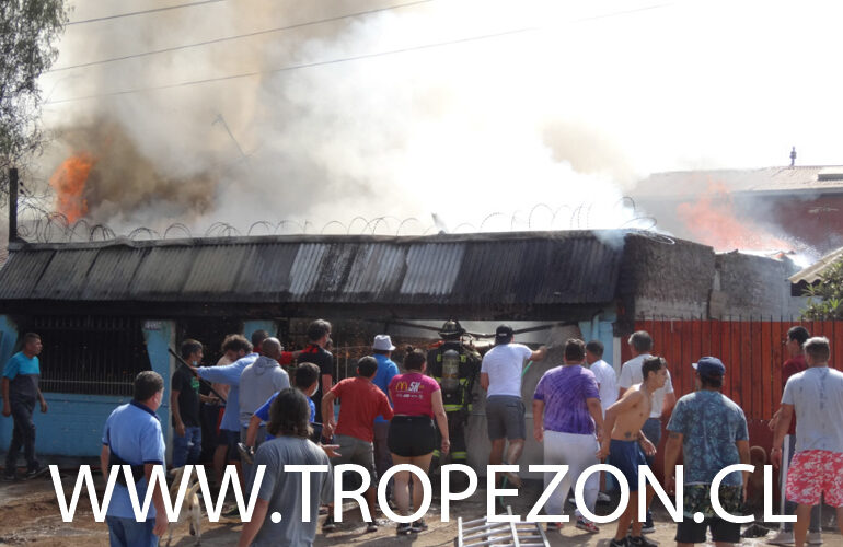 Incendio destruye casa de adultos mayores y deja a uno de ellos lesionado en Pudahuel