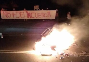 “Parece que Noviciado no existe”: Vecinos y vecinas de Pudahuel rural se toman carretera exigiendo seguridad