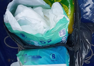 Dirigentes sociales de Pudahuel ayudan a personas necesitadas con entrega de pañales solidarios