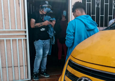 Expectación causa persecución a jóvenes con armas cortantes en Pudahuel