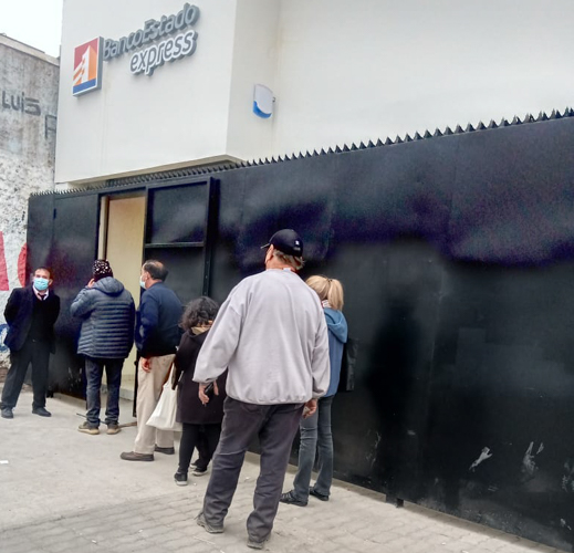 BancoEstado comienza atención a público tras haber terminado su reconstrucción en Cerro Navia