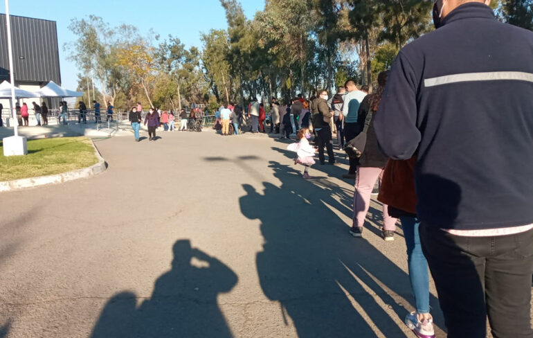 Gran interés de la gente por vacuna contra COVID-19 en Pudahuel
