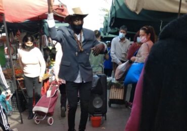 Vecino haitiano deslumbra con sus pasos de cueca en feria libre de Pudahuel