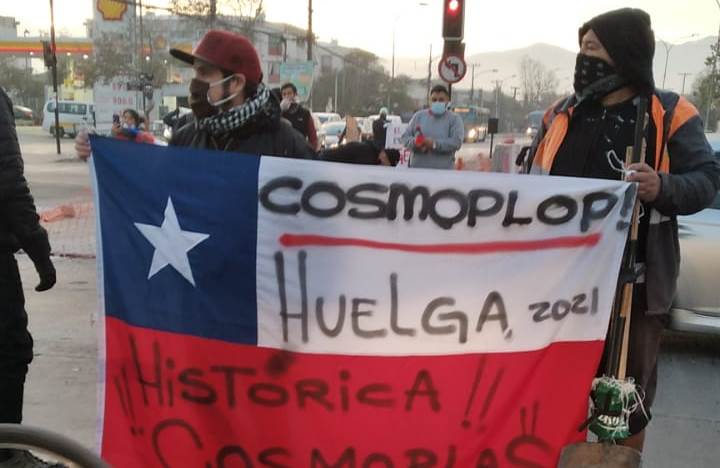 Protesta de trabajadores de Cosmoplas en metro Pudahuel: “Seguimos en la lucha y no vamos a parar”