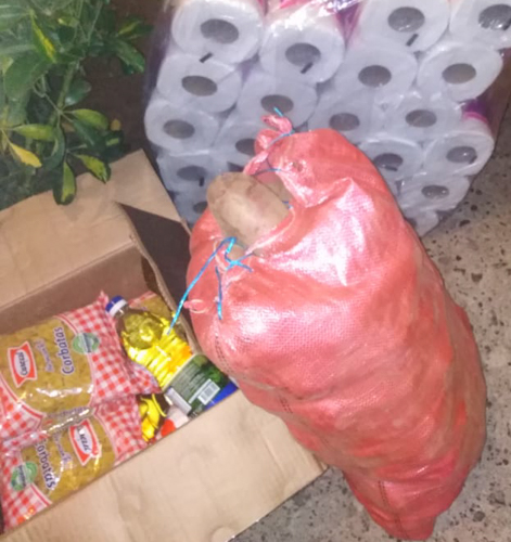 Grupo solidario recauda alimentos y va en ayuda de sus propios vecinos en Pudahuel