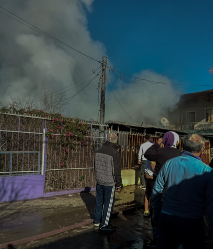 Vivienda es destruida por incendio en Pudahuel