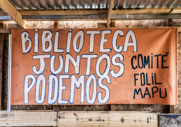 Agrupación Juntos Podemos y comité Folil Mapu Inauguran biblioteca en Toma Violeta Parra de Cerro Navia