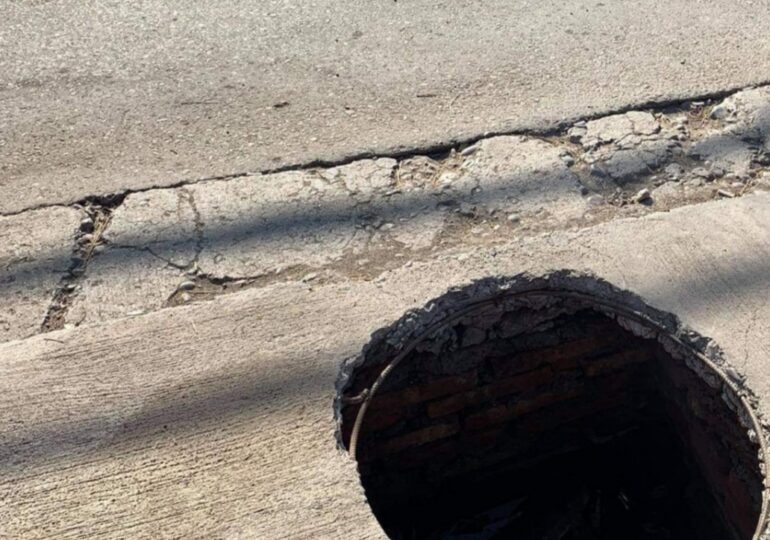Vecinos reportan profundo agujero al descubierto al costado del SAR Estrella en Pudahuel