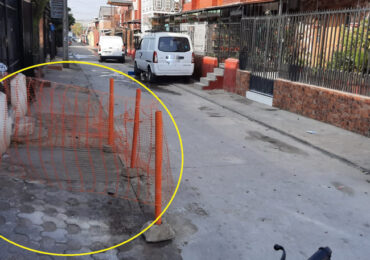 Vecinas responsabilizan a empresa de recolección de basura de romper cañerías de agua potable en Pudahuel