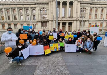 “No vemos a los niños como un número”: Escuelas hospitalarias quieren evitar cierre con recurso contra Mineduc