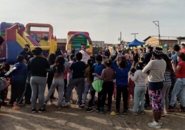 Agrupación Juntos Podemos y decena de familias festejaron “la niñez” en toma Violeta Parra de Cerro Navia