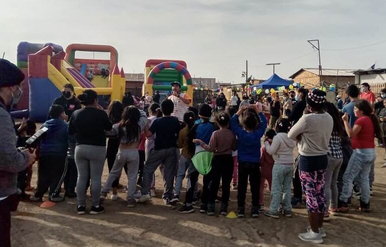 Agrupación Juntos Podemos y decena de familias festejaron “la niñez” en toma Violeta Parra de Cerro Navia