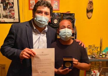 Dirigente Cristián Núñez recibe medalla de cámara de diputados por su trabajo folclórico y cultural en Pudahuel
