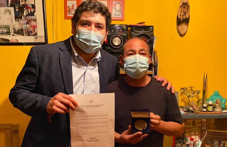 Dirigente Cristián Núñez recibe medalla de cámara de diputados por su trabajo folclórico y cultural en Pudahuel