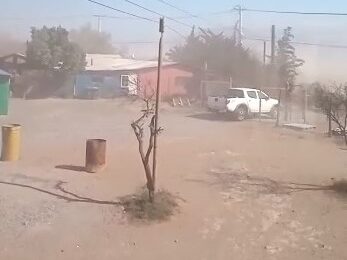 Vecinos de Noviciado denuncian excesivo polvo en sus casas por construcción: “La municipalidad no ha hecho nada”