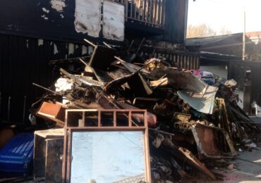 Incendio destruye casa y deja dos personas graves en Pudahuel