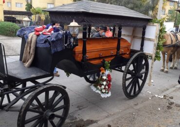 En carroza abierta y recorriendo las calles de Pudahuel despiden a integrante del cuasimodista