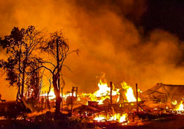 Incendio destruye fábrica de pallets, bodega, casas y maquinaria en Pudahuel