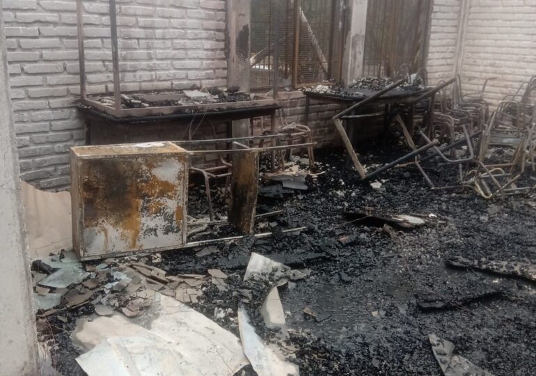 Lamentable: Sede de Federico Errazuriz con Atenas resulta con pérdida total por incendio en Pudahuel