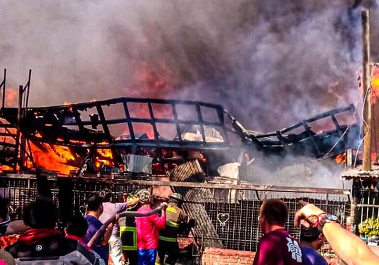 Lamentable: Incendio deja una persona muerte y seis casas destruidas en Pudahuel