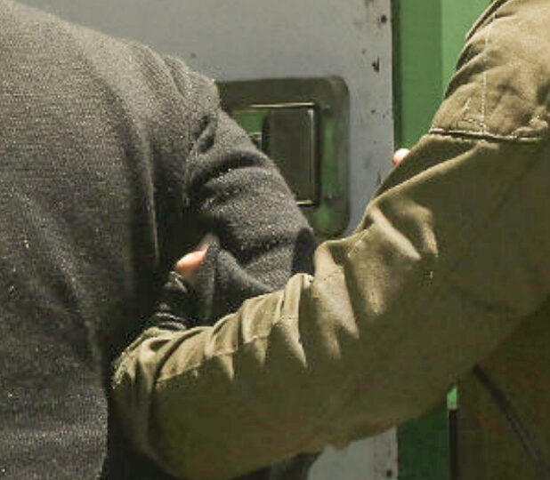 Vecinos de Pudahuel rural auxilian a conductor víctima de la delincuencia