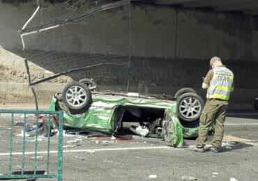 Un fallecido y otro grave al caer automóvil a la ruta 68 desde el paso Superior Teniente Cruz en Pudahuel