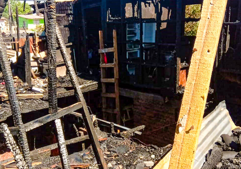 Incendio destruye cinco casas y deja otras con daños de consideran en Cerro Navia