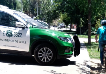 Vehículo de Carabineros bloquea ciclovía en Pudahuel