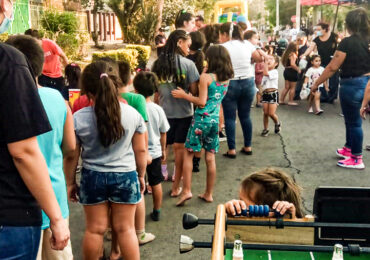 Niños y niñas felices en jornada navideña realizada por dirigente en Pudahuel