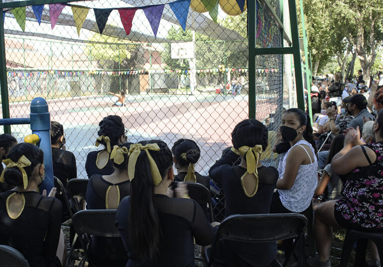 Club deportivo “Alitas de Pudahuel Sur” realiza hermosa presentación de patinaje artístico
