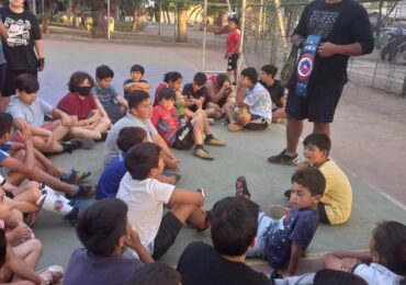 Niños y niñas disfrutan de taller gratuito de Kick Boxing en Pudahuel
