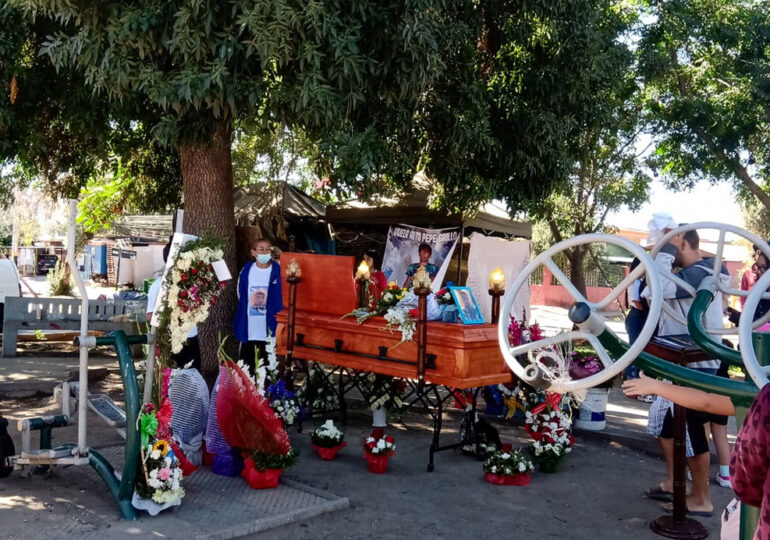 Hombre 37 años asesinado con arma blanca es velado al interior de plaza pública en Pudahuel