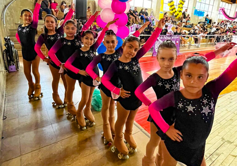 Exitosa presentación del Club de Patinaje Artístico Estrella del patín Pudahuel en Linares