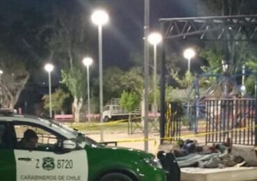 Encuentran muerto a hombre en situación de calle en plaza pública de Pudahuel
