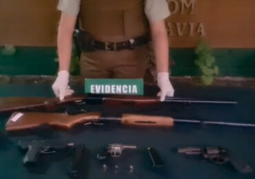Sujetos que hacían disparos en la vía pública en Cerro Navia son detenidos