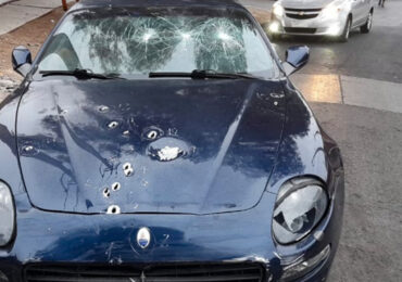 18 impactos de bala reciben vehículo estacionado sin pasajero en Pudahuel