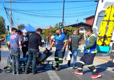 Motorista queda con considerables lesiones tras chocar con automóvil en Pudahuel