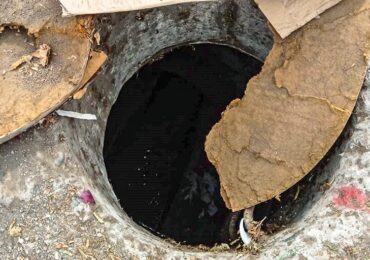 Peligro por robo de tapa metálica de alcantarilla en una zona de alto tráfico peatonal en Pudahuel