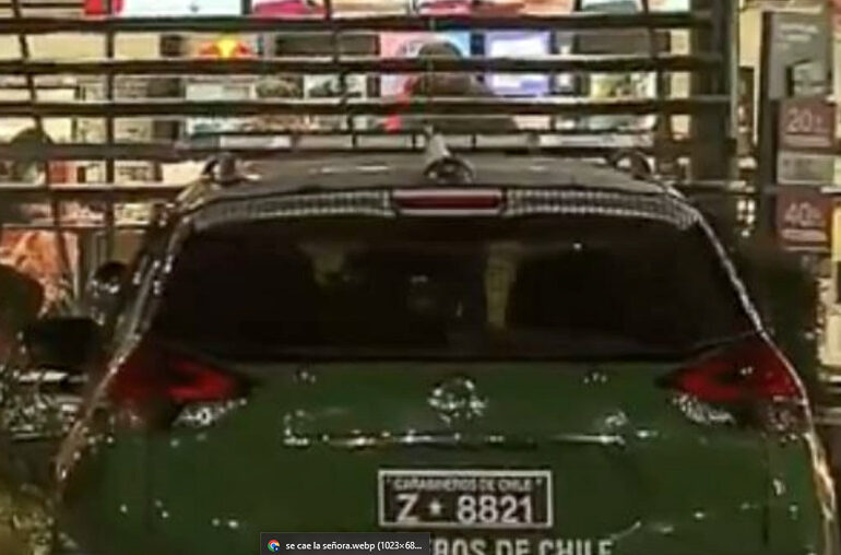 Hombre que tomaba desayuno es asaltado junto a tres mujeres que atendían local comercial en Pudahuel
