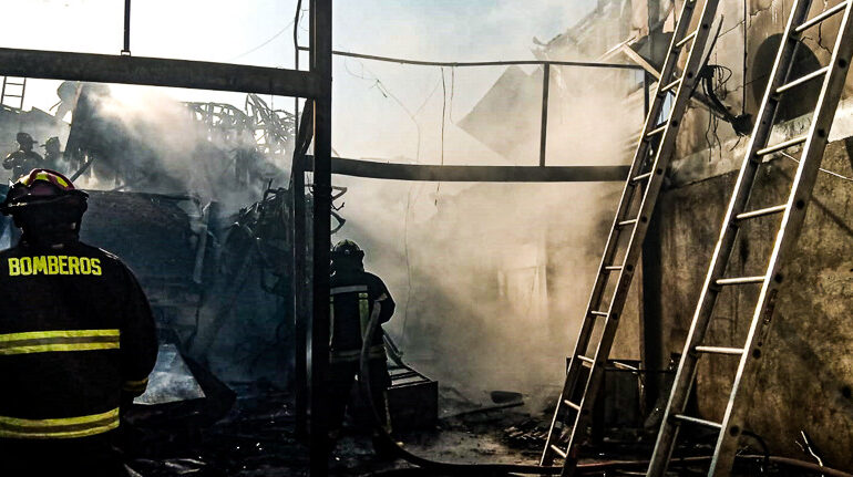 Dos casas quemadas y un fallecido en menos de 24 horas en calle Gabriela Mistral de Cerro Navia