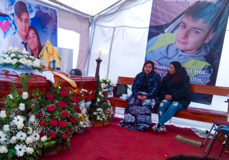 Familia de Cerro Navia está de duelo: Mataron a su único hijo en asalto y es velado plaza pública
