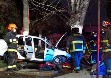 Choque de automóvil con árbol deja dos lesionados en Cerro Navia