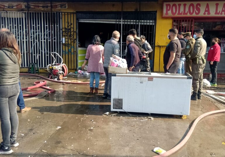 Incendio en Av. La Estrella afecta principalmente a empresa familiar de envases desechables: “No pude sacar nada, perdí todo”