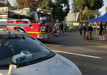 Expectación causa emergencia con asistencia de bomberos a consultorio La Estrella en Pudahuel