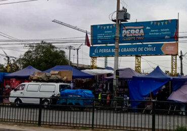 Asaltantes con vestimenta de la PDI roban a comerciantes del persa Teniente Cruz en Pudahuel