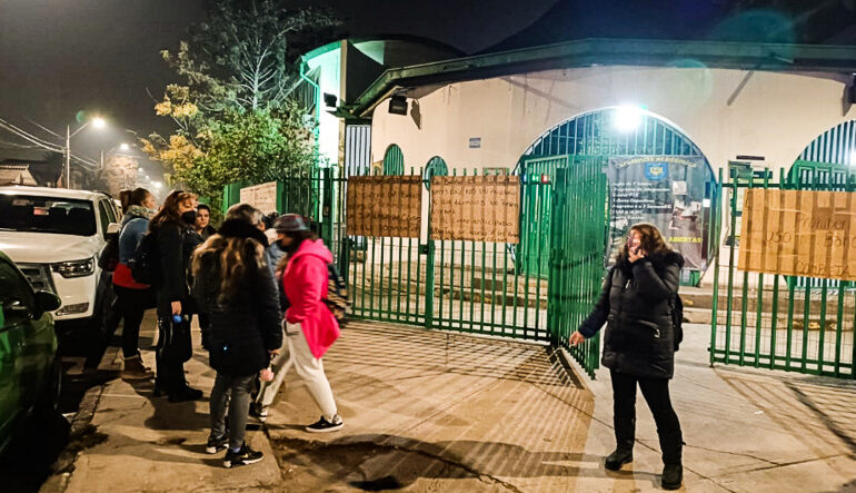 Estudiantes de escuela nocturna denuncian vulneración de derechos en Pudahuel