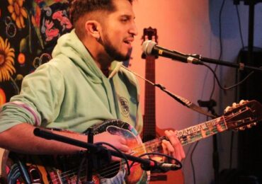 Entre música romántica y cumbia: Conoce a Kirke, cantante que participará de las audiciones para el Festival de Artistas Emergentes de Pudahuel