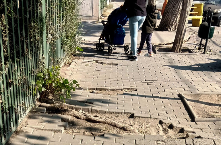 Vereda en malas condiciones obstruye el libre paso de la gente con discapacidad en Pudahuel